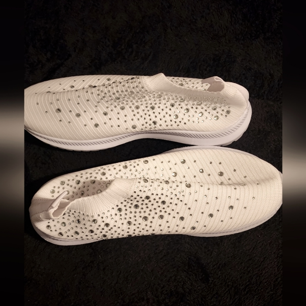 A White pair of silver rhinestones sneakers